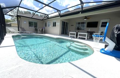 Hillcrest Estates Casa | Luxury Modern Pool House close to theme parks Four Bedrooms