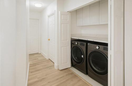 Grand Oaks Apartamento | Luxury Modern Retreat 5 Minutes to Tampa Outlet