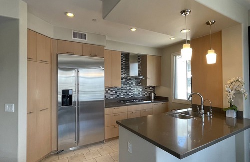 Downtown Condominio | Condominio de lujo en Americana at Brand (2 BD / 2. 5BTH)
