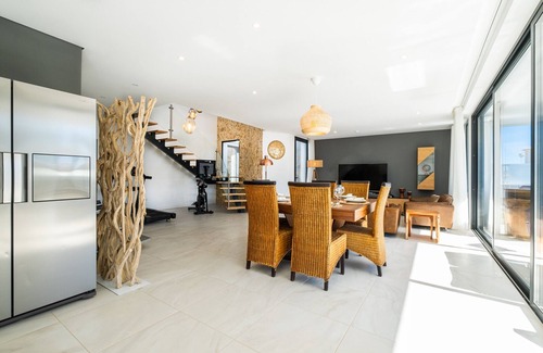 Cerro de Aguia Villa | Luxury/modern villa/heated pool 1800 metres from Sao Rafael beach