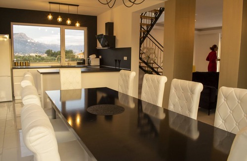Rudine Casa | Luxury modern villa Quenn Helen