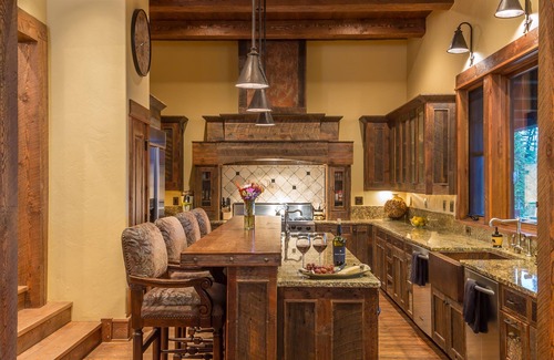 Big Sky Casa | Luxury Moonlight Basin Ski Chalet, Gorgeous Views, sleeps 22, 6 B/R 6½ Bath