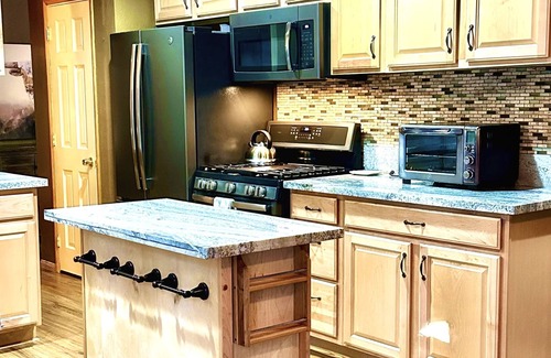 Pine Cove Cabina | Luxury Mountain Cabin - Dog Friendly! 30 day minimum stay.