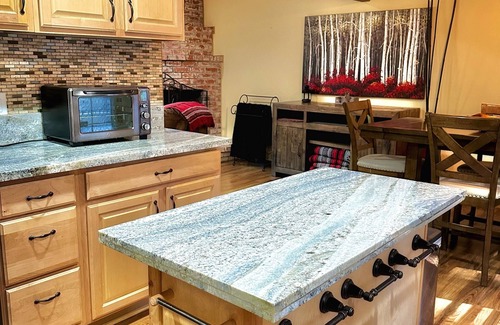 Pine Cove Cabina | Luxury Mountain Cabin - Dog Friendly! 30 day minimum stay.