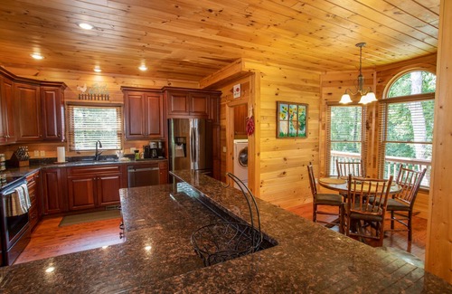 Marion Cabina | Luxury Mountain Cabin on 10 Acres