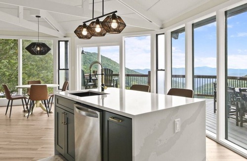 Seven Devils Chalet De Esquí | Luxury Mountain Home in Banner Elk with unobstructed views & Infrared Sauna!