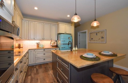 Mars Hill Casa | Lux Mtn Home..:Dog Spa & Hot Tub Near Wolf Ridge Ski Resort🏔️🎿