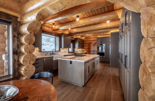 Leavenworth Cabina | Luxury Mountain Lodge. Unrivaled Views. Chef’s Kitchen. Family Play Spaces.