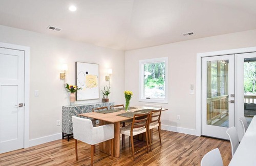 Alexander Casa | Luxury mountain oasis, hot tub & 15 mins to DT AVL