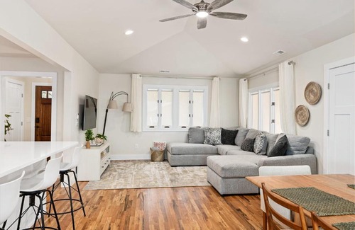Alexander Casa | Luxury mountain oasis, hot tub & 15 mins to DT AVL
