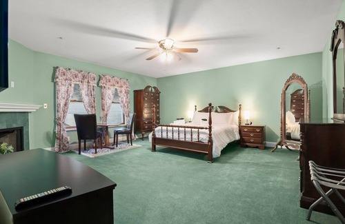 Wrightwood Otro | Luxury Mountain Retreat: Skiing, SPA, Arcade & Bar