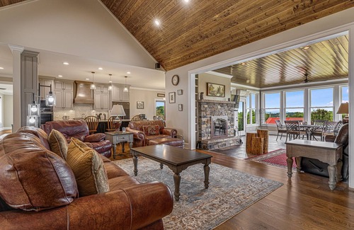 Mars Hill Casa | BlueBird by CM | Luxe Pet-Friendly, Amazing Views+Biltmore Pass