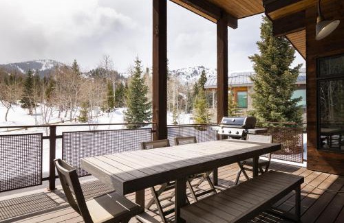 Park City Casa | Luxury Mountain Villa, Walk to Ski Lifts, Stunning 360 Degree Views!