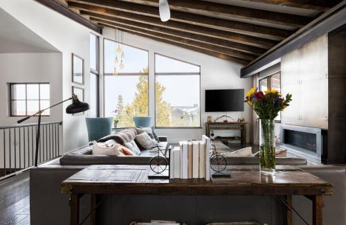 Park City Casa | Luxury Mountain Villa, Walk to Ski Lifts, Stunning 360 Degree Views!