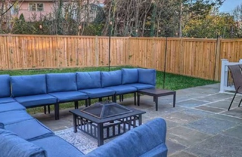 Seminary Hill Casa | Luxury Movie Theater Home 10 mins to Washington DC
