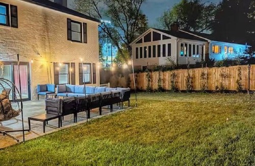 Seminary Hill Casa | Luxury Movie Theater Home 10 mins to Washington DC