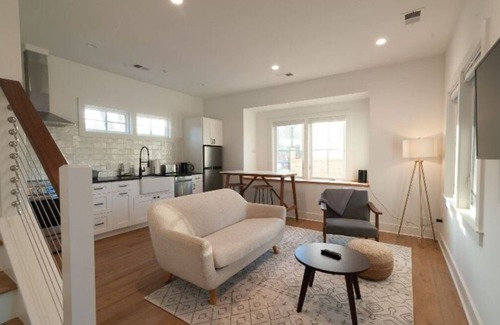 Old Village Casa | 2 Bdrm Cottage in Old Mount Pleasant