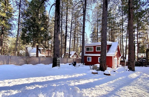 Idyllwild Cabina | Casa de campo mejorada en el Village: ¡Superhost de Airbnb mejor calificado! Nuevo en VRBO.
