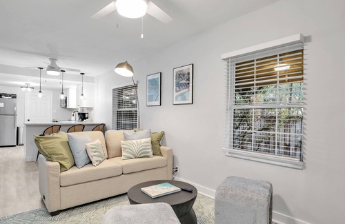 East Naples Cabaña | Luxury Naples Getaway: Mini Golf, Hot Tub, Fire Pit