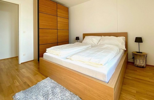 Favoriten Apartamento | Luxury at thermal baths and subway, 12 minutes to the center