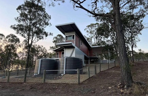 Mount Alford Cabina | Luxury new 2 bedrm with ensuites, scenic views & outdoor bath close to winery 🍇