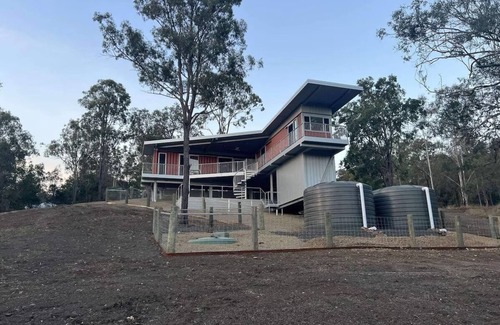 Mount Alford Cabina | Luxury new 2 bedrm with ensuites, scenic views & outdoor bath close to winery 🍇