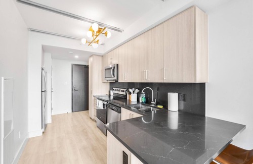 Waterloo Condominio | Luxury New Condo+HighRise Building+2BD+2TV+Ensuite Laundry