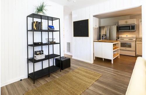 East Shore Casa | Luxury New Haven Retreat Private Pool, Gym, Cinema Near Yale & Beaches