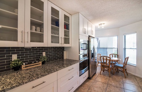South Bradenton Apartamento | Luxury new kitchen ground floor condo close to Img,Beach