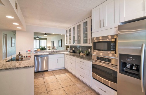South Bradenton Apartamento | Luxury new kitchen ground floor condo close to Img,Beach