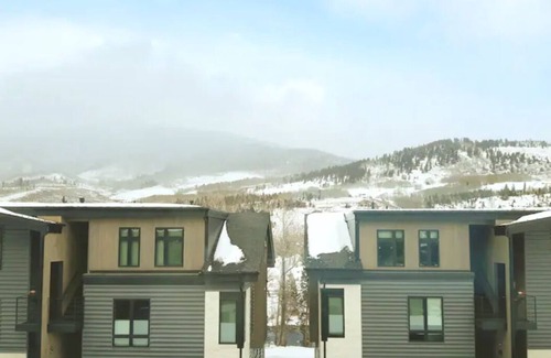 Willow Grove Condominio | Luxury NEW SKI 2 bdroom Condo on the River
