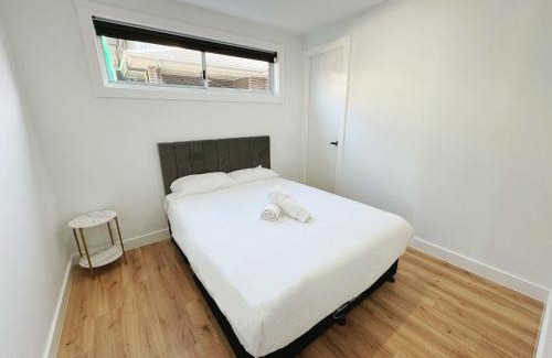 Marsden Park Casa | Luxury Newly Built Home Queen Room