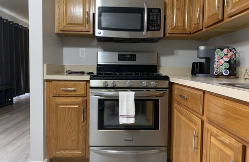 Canton Casa | **Luxury** - Newly Renovated 3 BR Oasis - Canton/Plymouth/Ann Arbor