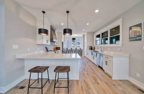 Clarkson Casa | Luxury Nolin Lake Private Retreat | Sleeps 14