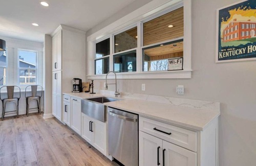 Clarkson Casa | Luxury Nolin Lake Private Retreat | Sleeps 14
