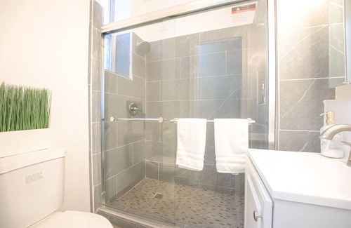 Southeast Yonkers Casa | Luxury NY Home 3BR with Easy Parking