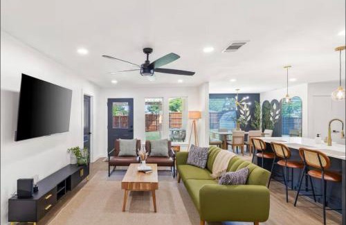 Plano Casa | Luxury Oasis 5B 2B Jacuzzi Pet Friendly