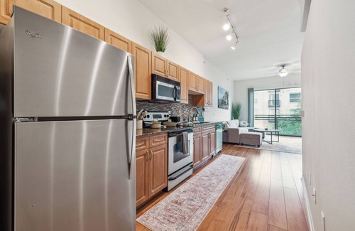North Burnet Apartamento | Luxury Oasis in Austin's Domain: Prime Shopping and Dining at Your Doorstep!