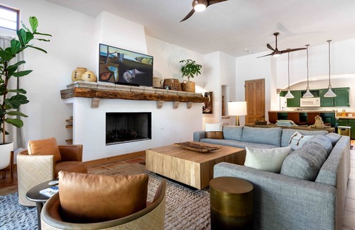 Historic Tennis Club Casa | Luxury Oasis in Palm Springs Retreat