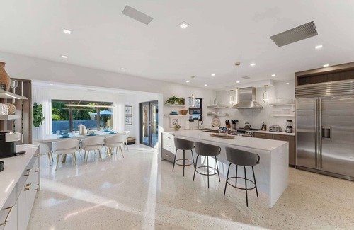 North Corals Casa | Luxury Oasis~Min to Beach~Fire Pit~Heated Pool