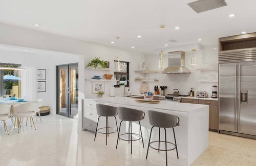 North Corals Casa | Luxury Oasis~Min to Beach~Fire Pit~Heated Pool