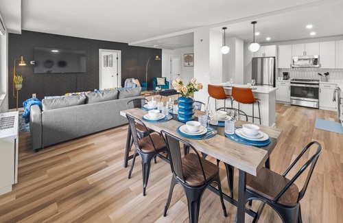 Aurora Highlands Apartamento | Luxury Oasis mins to DC,Free Parking,Metro,Family