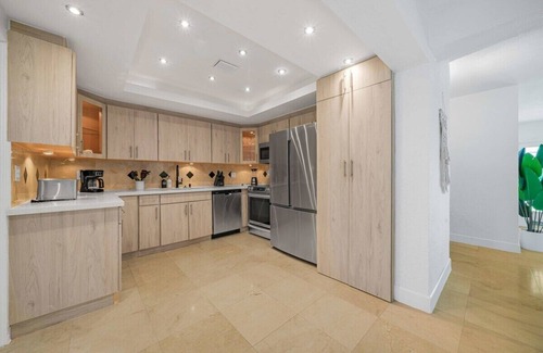 Golden Glades Casa | Luxury Oasis with Private Pool, Movie Theatre