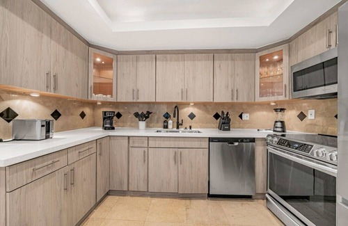 Golden Glades Casa | Luxury Oasis with Private Pool, Movie Theatre