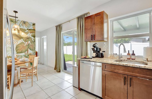 Garden Isles Casa | Luxury Oasis W/ Htd Pool ~ 10min to Beach, Game Room & Fire Pit