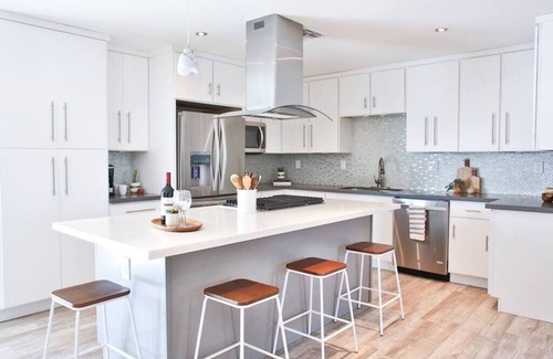 Cox Heights Casa | Luxury Oasis with Pool Sleeps 7 - Close to Old Town!