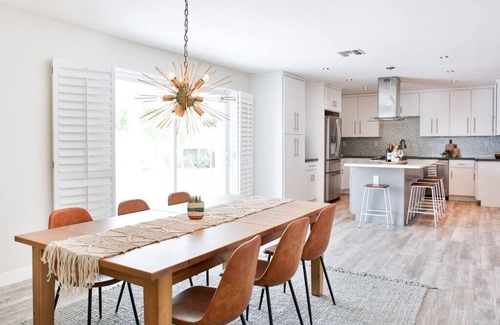 Cox Heights Casa | Luxury Oasis with Pool Sleeps 7 - Close to Old Town!