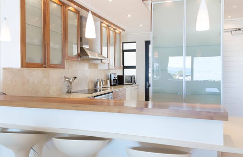 Hermanus City-Centre Apartamento | Luxury Ocean-Front Apartment in Historic Hermanus