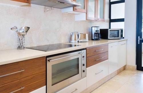 Hermanus City-Centre Apartamento | Luxury Ocean-Front Apartment in Historic Hermanus