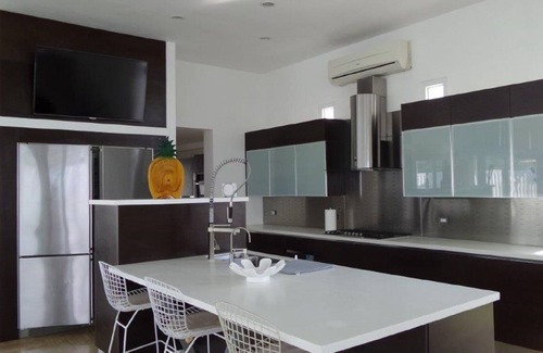 El Palmar Villa | Casa de lujo frente al mar. Escalera privada a la playa y al cálido océano Pacífico.